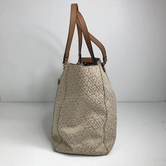 Tommy Hilfiger Monogram Beige Tote Bag - Picture 4 of 8